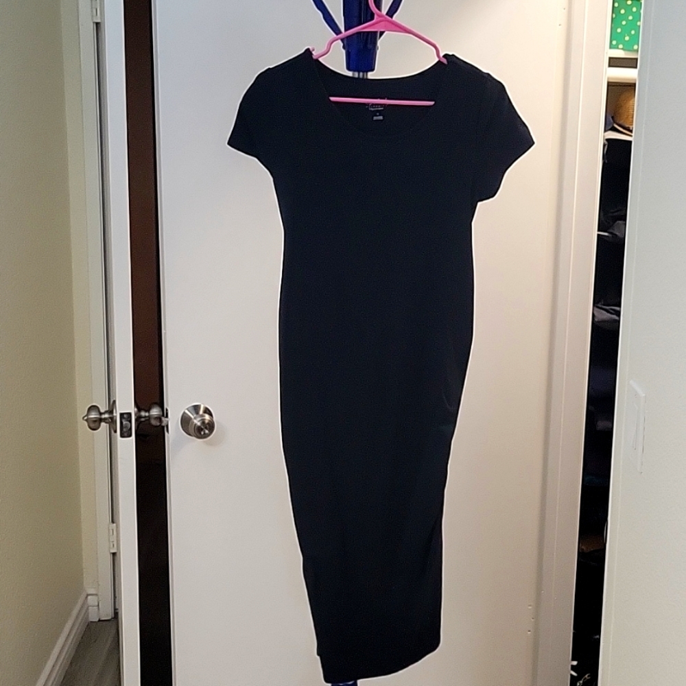 Black bodycon dress
